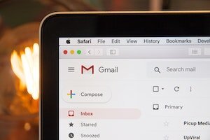 email-s.jpg